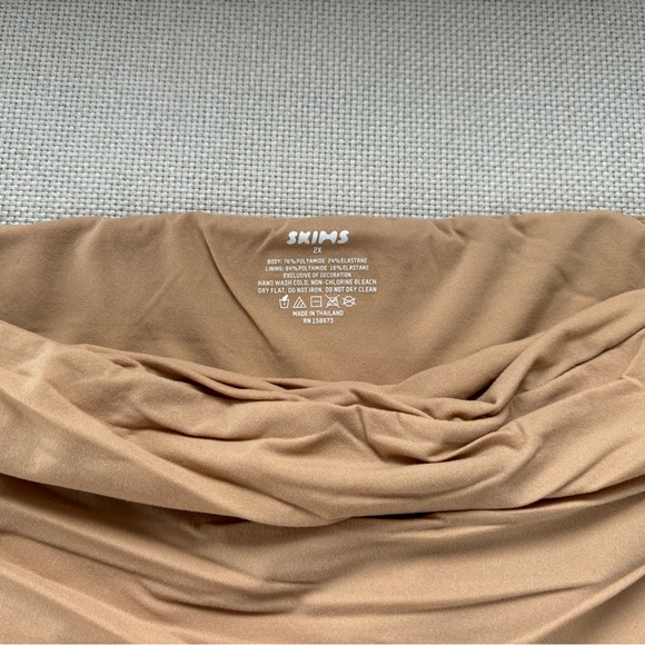 SKIMS Fits Everybody Bandeau in Ochre size 2X - Picture 10 of 10